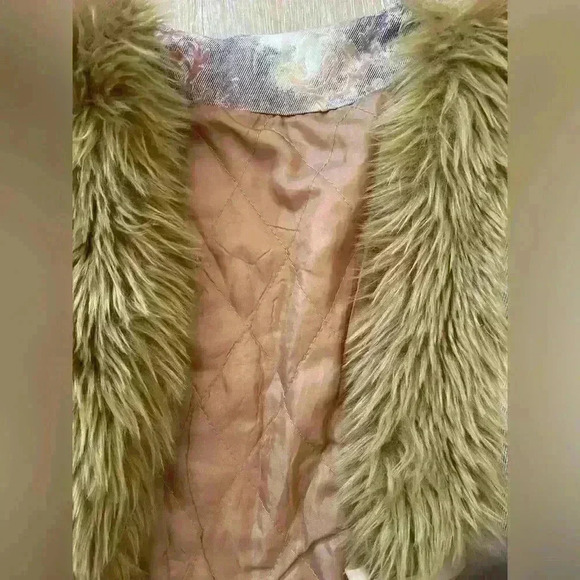 Tapestry vegan floral vintage hippie vest with faux fur - Picture 5 of 5